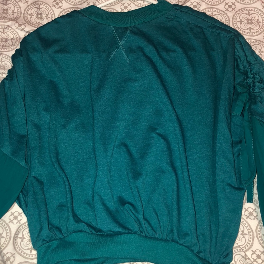 cute green shirt with loose sleeves